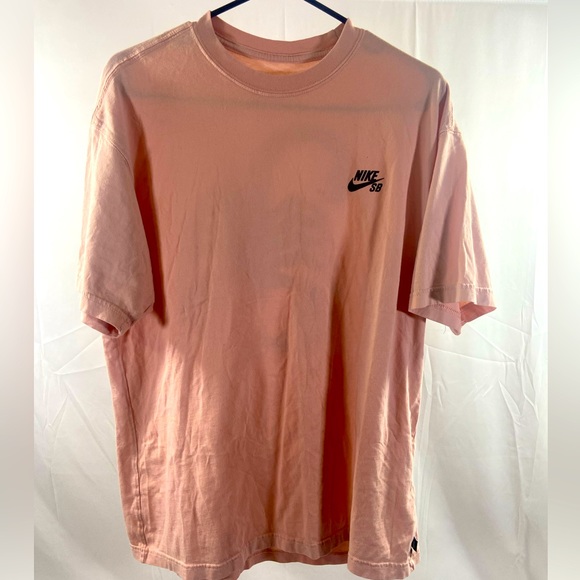 Nike SB Size Medium Pink T-Shirt - Picture 3 of 6